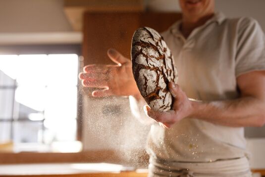 Brot backen nach alter Tradition der Vorderen Rhön